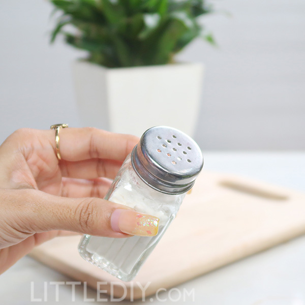 EASY TO MAKE DRY SHAMPOO to refresh hair and remove greasy buildup