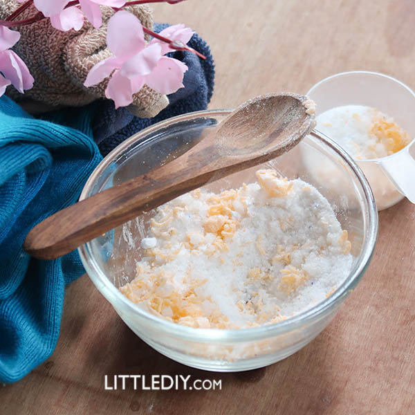 ALL-NATURAL LAUNDRY DETERGENT