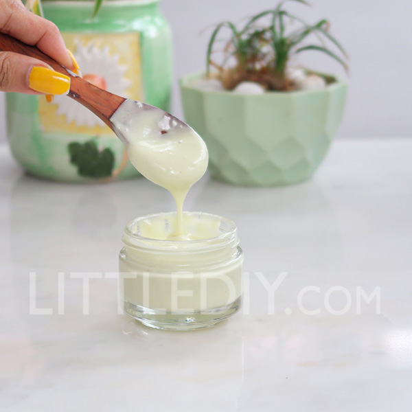MOISTURIZING HAIR BALM