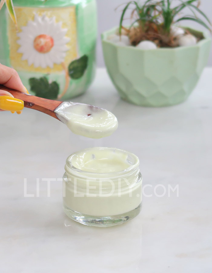 MOISTURIZING HAIR BALM