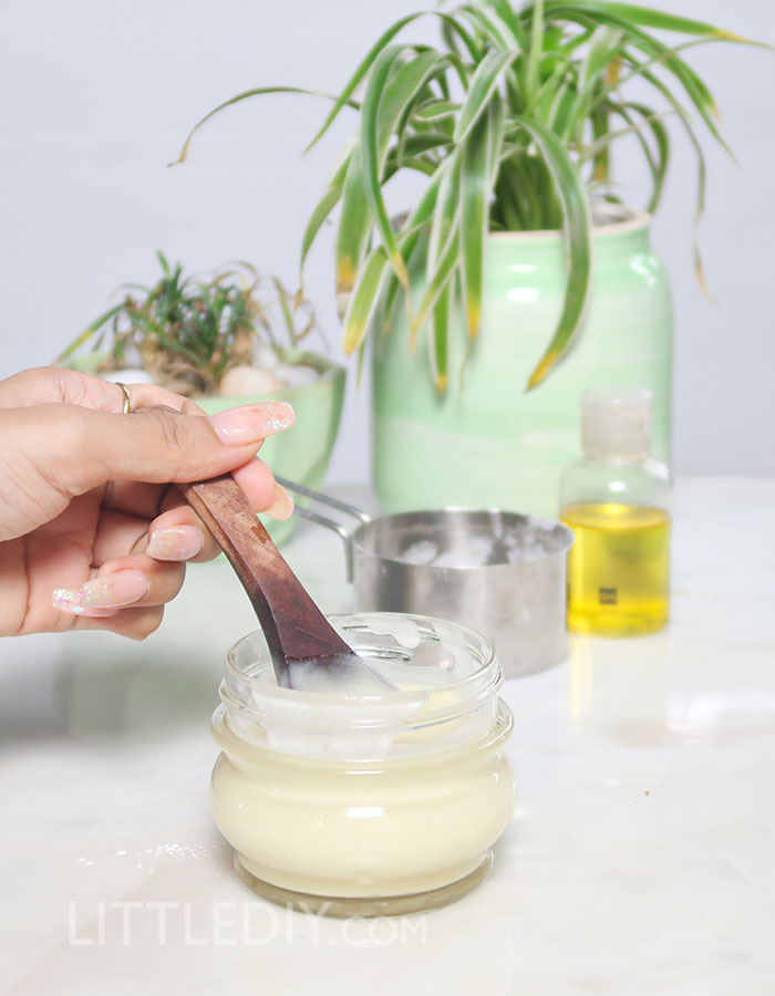 COCONUT SCALP SCRUB TO PROMOTE HAIR GROWTH