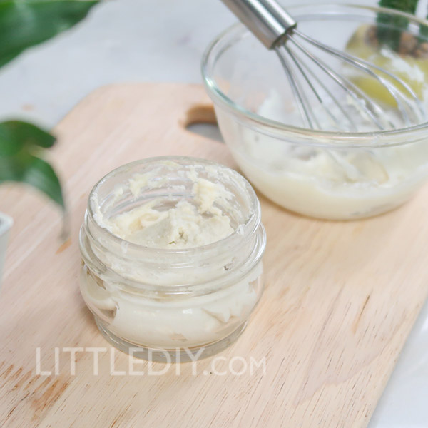 CLEAR ACNE AND SCARS WITH NIGHT CREAM